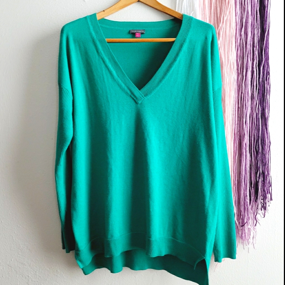 Vince Camuto Green V-neck Pullover Sweater